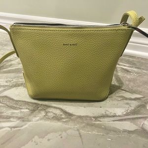 Matt and natt summer crossbody green